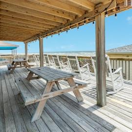 Athena - Beachfront - Private Walkover to Beach, hotel em Surfside Beach