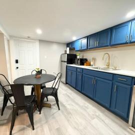 Chic 2BR Basement Apartment, Easy Access to NYC & Major Attractions, hotel di West Orange