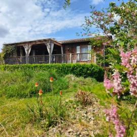 Gîte Les Bourdettes、Auvillarのホテル