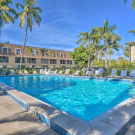 Poolside Fun, Ocean Strolls! Naples Beach Getaway