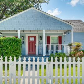 Walk to Beach, Dining & Aquarium: Gulfport Home!
