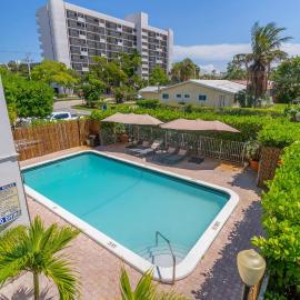 Bayview Regency Apartments By Lowkl