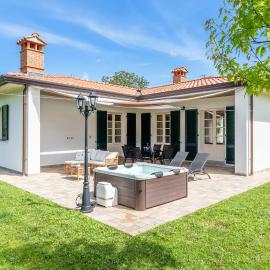 Il Cappero - Private Villa with Jacuzzi & Views