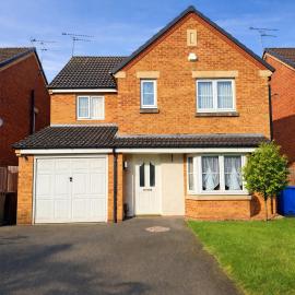 Huge 4 Bed Detached Home Near Derby City Centre with Parking, hotel a Derby