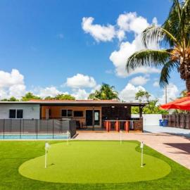 Waterfront Oasis with Pool, Tiki & Mini Golf, hotel en Miami Gardens