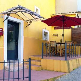 Gîte 9 personnes en Provence Verte ,Vallon des Carmes à pied, Terrasse, Clim, Linge inclus, Jeux et borne arcade au calme