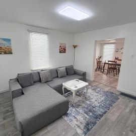 Completely renovated for you Mountain View Cottage, hotel in Charleston