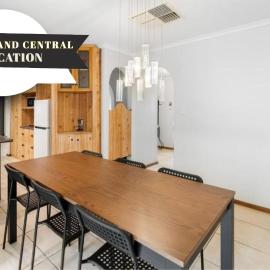 Private 4BR Garden Haven - Spacious & Serene, hotel in Mawson Lakes