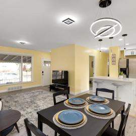 Gn4 - Sleek Private Room Ideal for Remote Work, Wi-Fi, Free Parking, hotel in Beech