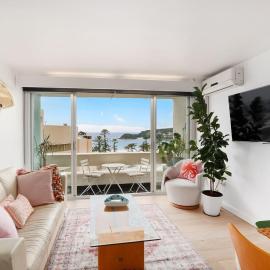 Ocean views, walk to Manly Beach and Free Parking