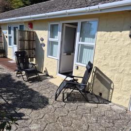 Westcliffe chalets channel view, hotel in Niton