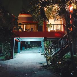 Elevated Bungalow House 5 min from the beach 3-6