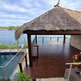 5BR Waterfront Haven - Deck Garden & Sunlit Bedrooms - Holiday Home