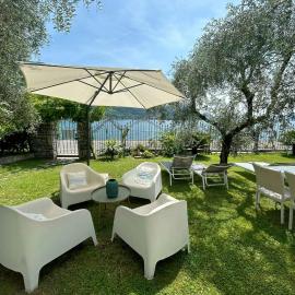 Lakefront House With Garden On Monte Isola