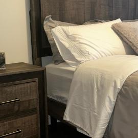 Private Chilliwack Condo 2Bdrm 2Bath Sleeps6 Close to District 1881, hotel i Chilliwack