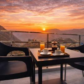 Viesnīca Hollywood Spring Resort, Mussoorie - #Scenic Mountain View #Parking #Restaurant #Balcony #Top Rated #Most Awarded #Spacious Rooms #Guest Preferred pilsētā Massūrī