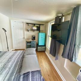 Central Tampa - Quiet Street - Bayshore Suite, hotel in Tampa