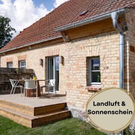 Hufe 9 Gute Stube - Digital Detox und Entschleunigen oder Aktiv-Urlaub in der Natur - Bauernhof Charme trifft modernes Design，Wustrow的飯店