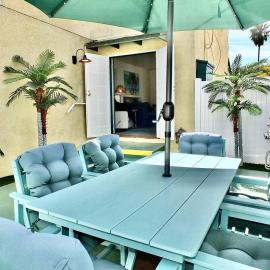 Walk to Beach Tropical Patio Sleeps 5, hotel din Long Beach