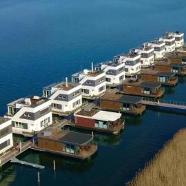 Floating-Haus Meerferien, hotell i Bitterfeld