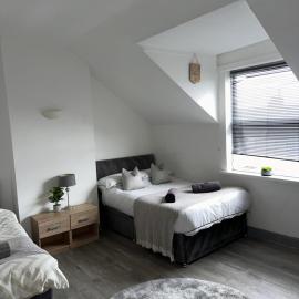 Budget Rooms Lincoln City Centre , Fast WiFi & Self Check in, hotel in Lincoln