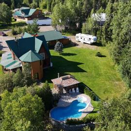 Spa Swimming Pool & Nature - Chalet rang 3, hôtel à Roberval