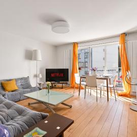 Spacious 2-Bedroom Apartment with Balcony in Paris