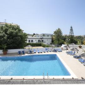 Albufeira Olympics 1BR Apartment with Pool & Balcony, by Hopstays