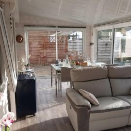 Mobile Home on a Residential Campsite، فندق في بونت لآبي