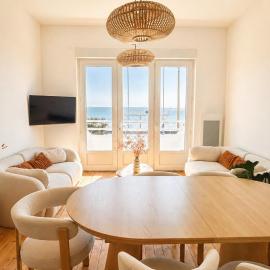 Villa Pacis rénovée - Face mer La Baule hyper centre -15 pers - 5 suites avec SDB -Terrasse & BBQ sous les pins