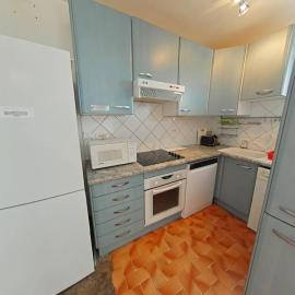 Appartement T2 en RDC avec une terrasse donnant un accès direct à la plage