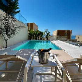 Seaclusion Villa Palase - Heated Pool & Jacuzzi