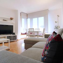 Apartamento con piscina y vistas al mar en Raxó, hotel en Raxó