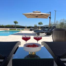 Villa DEL SOLE with Heated Saltwater Pool, Jacuzzi and Sauna