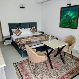 Crimson Horizon Retreat, hotel in Mussoorie