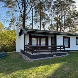 Bungalow am Plauer See inklusive Boot, direkt neben der Badestelle, hotel sa Plau am See