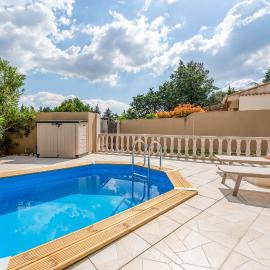 Villa avec piscine-3 chambres-Jardin-10 min Avignon, hotel en Vedène