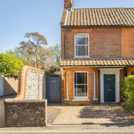 Nash Cottage - cosy cottage near centre of Holt