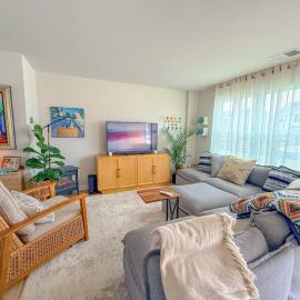 Boho Chic and Airy Retreat- Close to Beach & Park