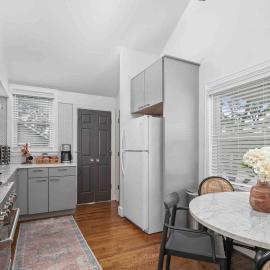 Parkview Cottage | Walkable to Food, Shops, Pool