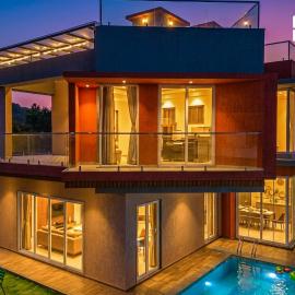 StayVista's Mikasa Villa - 4BHK with Sports Turf & Private Pool near Kune Falls