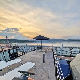Blue Lagoon Houseboat, hotel Castelletto sopra Ticinóban