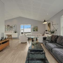 Spacious 4BR Reykjavík Home with Hot Tub and Garden