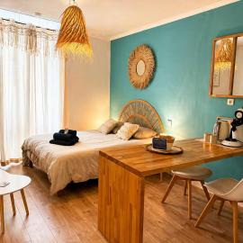 Studio Boho-Chic en hyper-centre de Moulins au calme avec Parking en face