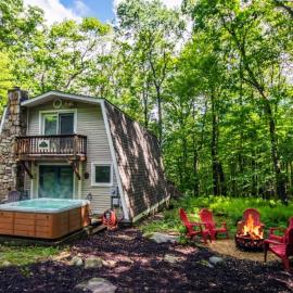 Owls Retreat, hotel i McHenry