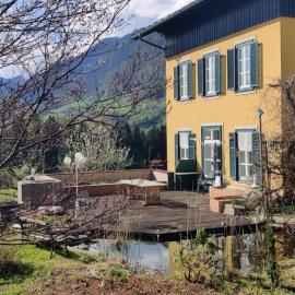 Großes Apartment mit weitläufigem Garten, Naturteich & Bergblick, hotel u gradu Plankenau