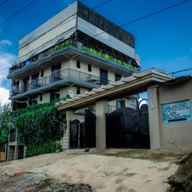 Free Gate Resort, hotel a Cyuve