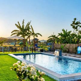 Swedens Tiny Farm Lian Batangas with Pool and Fish Pond, hotel u gradu Lian