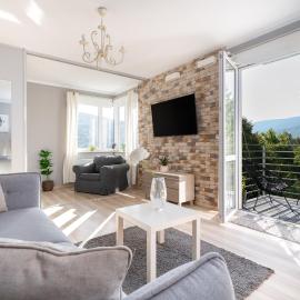 Apartamenty Izerskie - ul. Cicha 13D-E, hotel in Świeradów-Zdrój