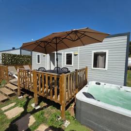 camping la plage de l'orb, хотел в Cessenon